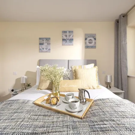 Holiday home 6 Gwelva *